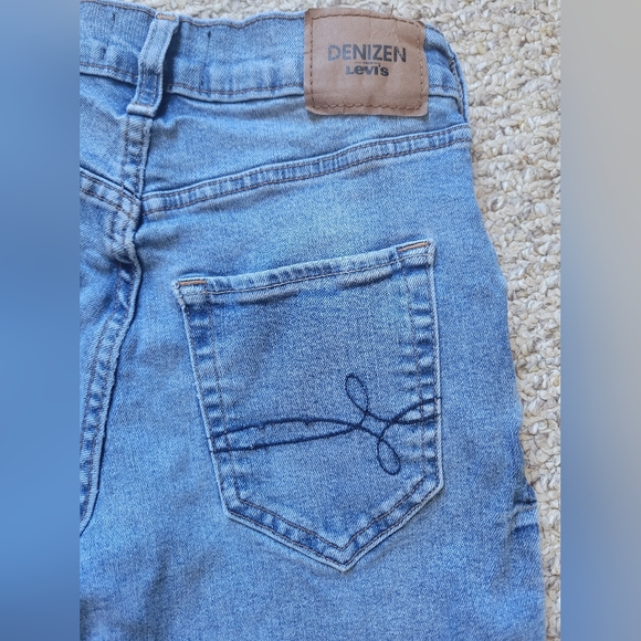 Levi's Mom Jeans - Picture 6 of 6